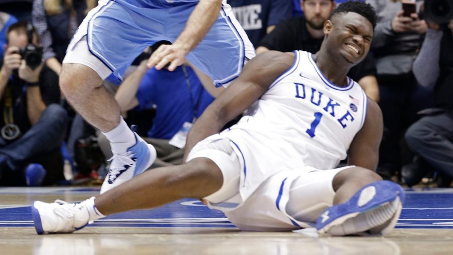 Zion WIlliamson on the floor after shoe breaks 